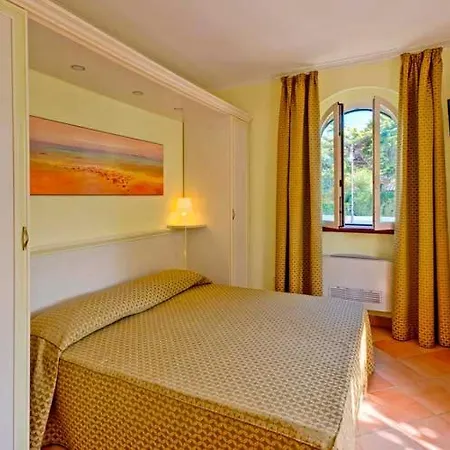 La Piazzetta 4*